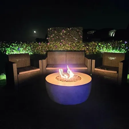 Modern Duplex Penthouse Panoramic Views & Parking *