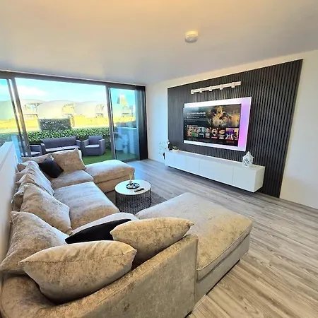 Modern Duplex Penthouse Panoramic Views & Parking Bradford (West Yorkshire)