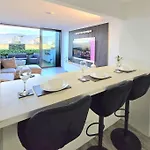Apartment Modern Duplex Penthouse Panoramic Views & Parking *
