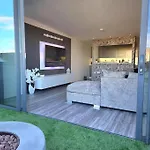 Modern Duplex Penthouse Panoramic Views & Parking Bradford (West Yorkshire)