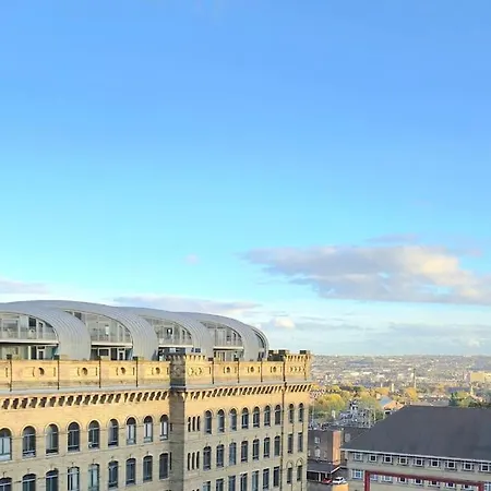 Apartment Modern Duplex Penthouse Panoramic Views & Parking Bradford (West Yorkshire)