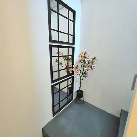 Modern Duplex Penthouse Panoramic Views & Parking * Bradford (West Yorkshire)