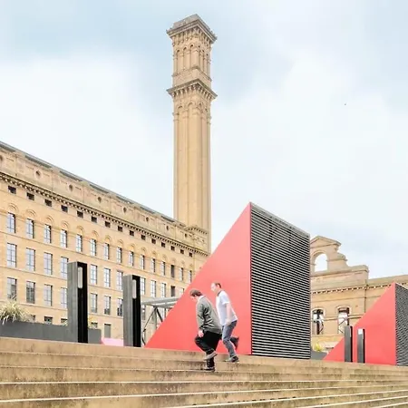 Modern Duplex Penthouse Panoramic Views & Parking