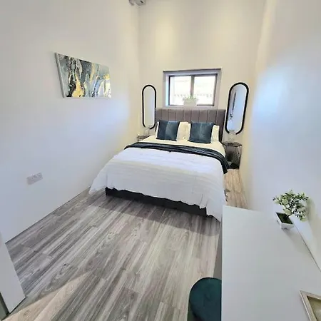 Apartment Modern Duplex Penthouse Panoramic Views & Parking Bradford (West Yorkshire)