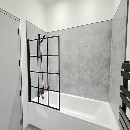 Modern Duplex Penthouse Panoramic Views & Parking Bradford (West Yorkshire)