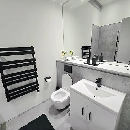 Modern Duplex Penthouse Panoramic Views & Parking