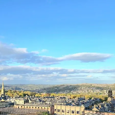 Modern Duplex Penthouse Panoramic Views & Parking *