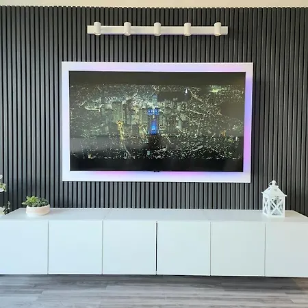 Modern Duplex Penthouse Panoramic Views & Parking