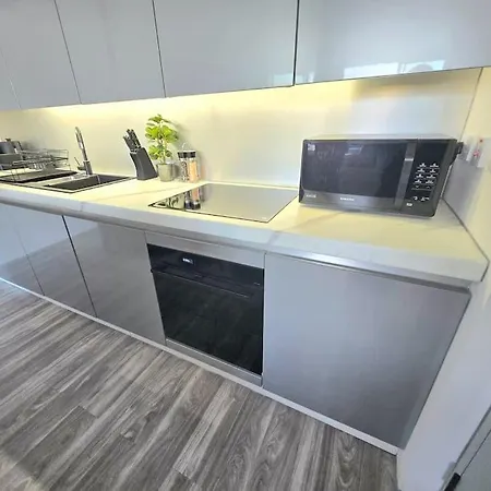 Apartment Modern Duplex Penthouse Panoramic Views & Parking Bradford (West Yorkshire)