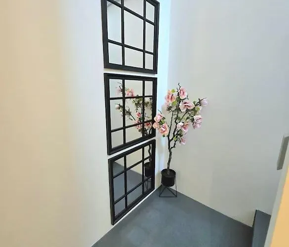 Modern Duplex Penthouse Panoramic Views & Parking * برادفورد