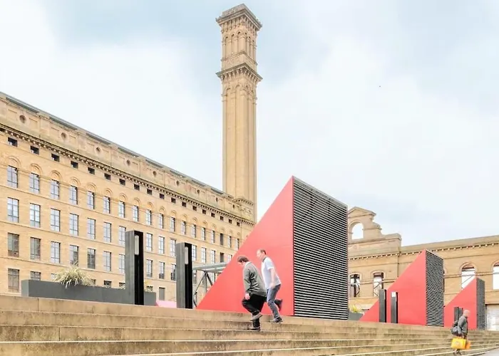 Modern Duplex Penthouse Panoramic Views & Parking