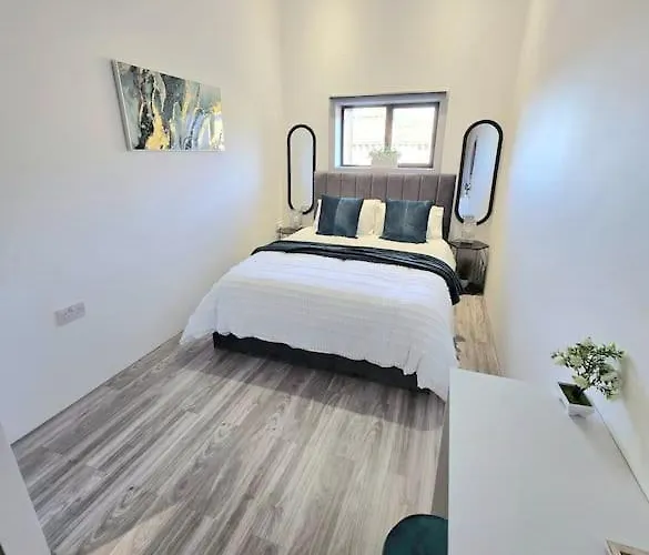 Apartment Modern Duplex Penthouse Panoramic Views & Parking Bradford (West Yorkshire)