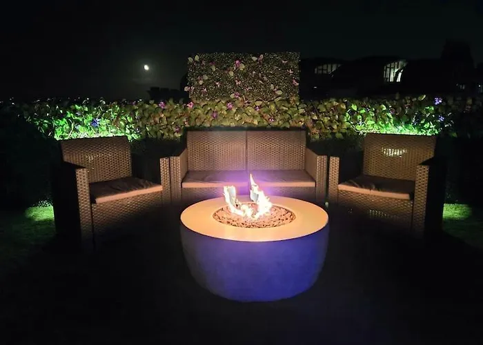 Modern Duplex Penthouse Panoramic Views & Parking *