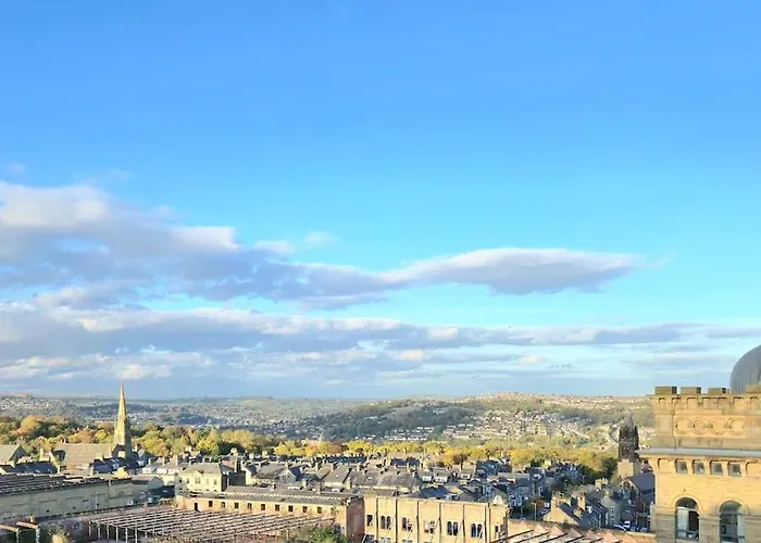 Modern Duplex Penthouse Panoramic Views & Parking *