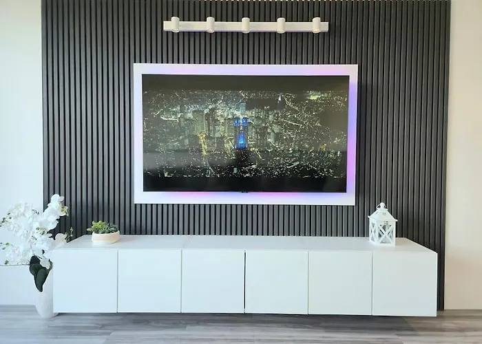 Modern Duplex Penthouse Panoramic Views & Parking