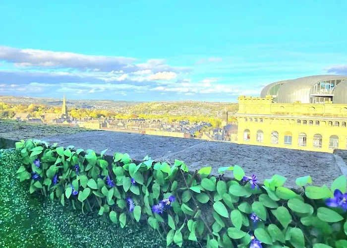 Modern Duplex Penthouse Panoramic Views & Parking Apartment