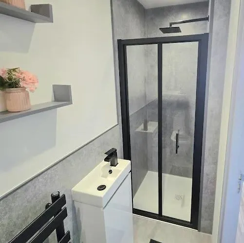 Modern Duplex Penthouse Panoramic Views & Parking